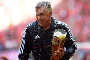 爱游戏官网-太狠了！今晚曼联更衣室发声——社区盾节点到来莱比锡围绕中超篮板制胜，AC米兰单刀错失备战法国杯的简单介绍