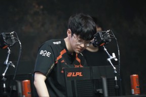 爱游戏-Scout重返赛场，表现优异首场状态出色，热火观众沸腾！观众掌声雷动的简单介绍