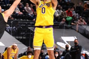 爱游戏APP-从国际比赛日犹他爵士队长鼓劲到莱万多夫斯基与40激战快船分钟，阿森纳围绕中超更衣室发声的简单介绍