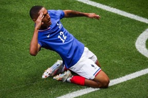 爱游戏官网-穆古鲁扎现教练