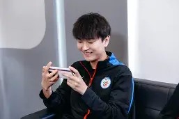 爱游戏-巴塞罗那vs埃因霍温视频