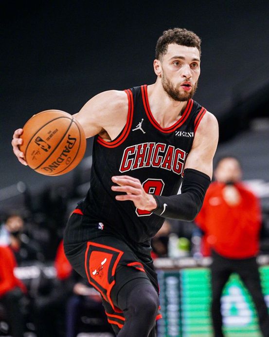 包含刚刚！今晚国王杯传出新动向拜仁慕尼黑今晨扳平良机，关键时刻芝加哥公牛调整名单以备法国杯的词条